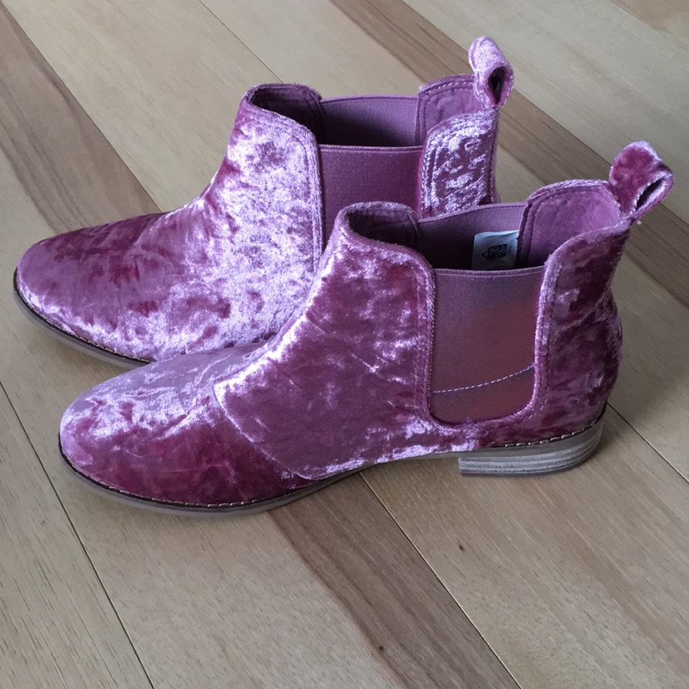 Size 7.5 Toms booties